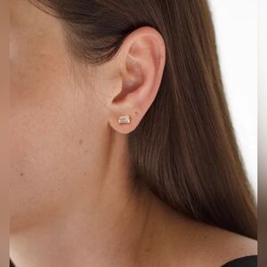 [NEW] Emerald Cut Stud Earrings